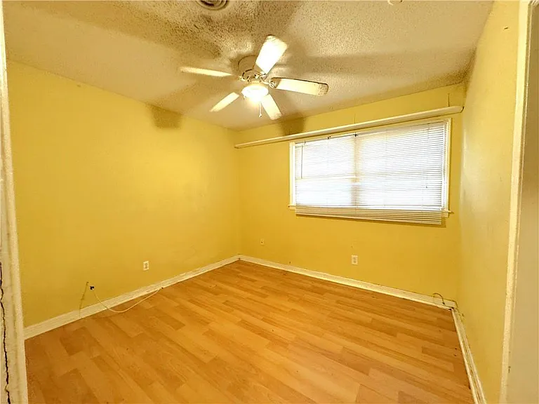 654 Ynestra Dr — Photo 10