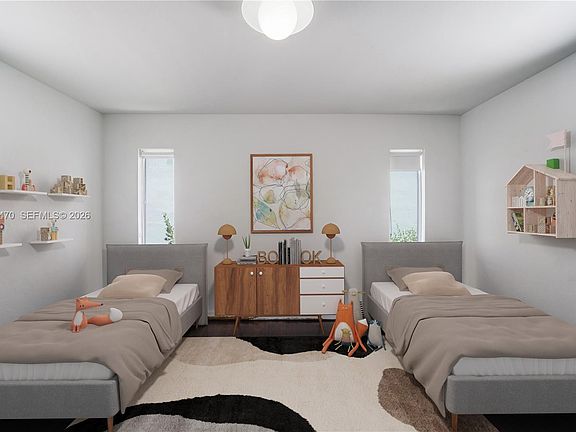 4th image of 550 W 49th St