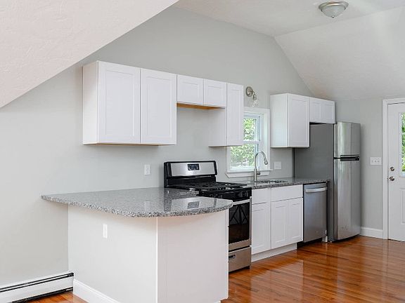 5th image of 110 Arnold St #2