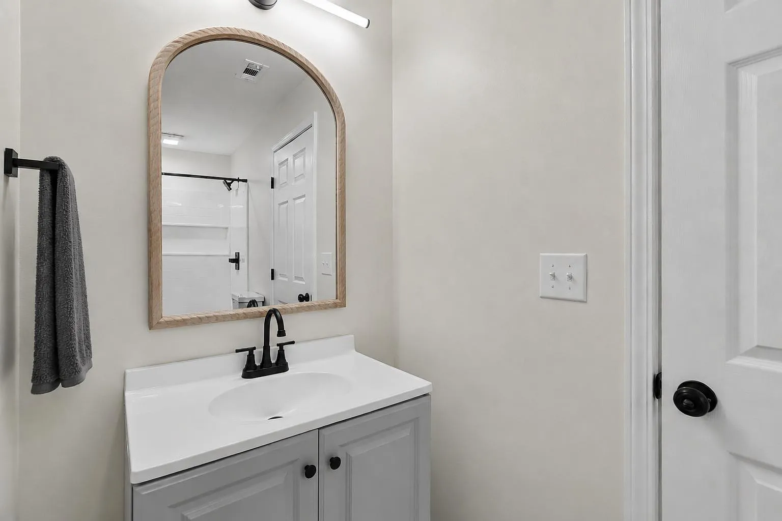 4 bed, 3.0 bath, 2200 sqft, $797 — Photo 2