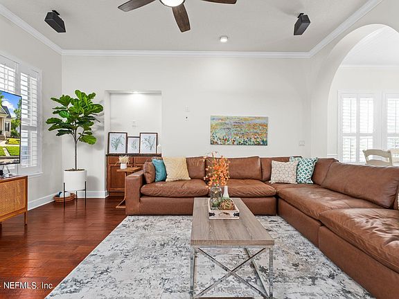 3rd image of 382 KENDALL CROSSING Drive