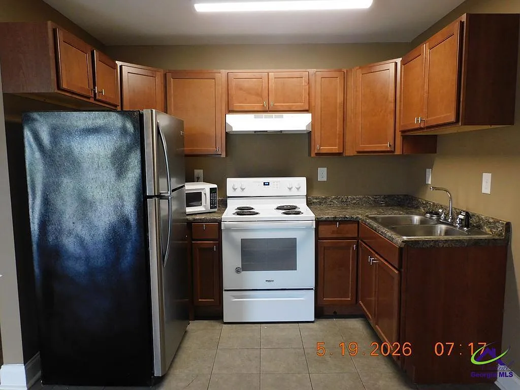 3 bed, 2.0 bath, 960 sqft, $1,100 — Photo 4