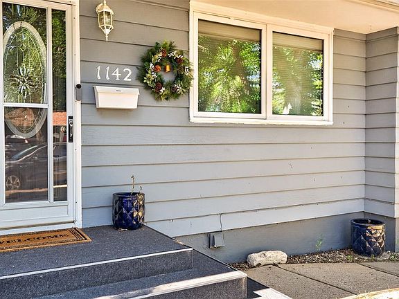 2nd image of 1142 Elgin AVENUE