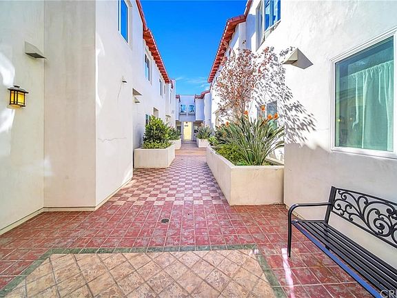3rd image of 4541 Colfax Ave #108