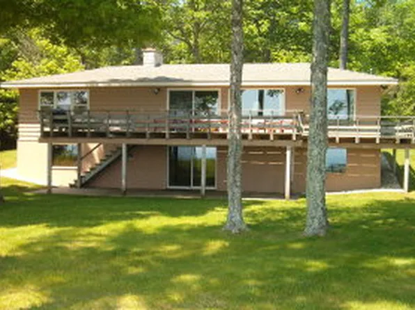 2706 Lake Forest Park Rd, Sturgeon Bay, WI 54235