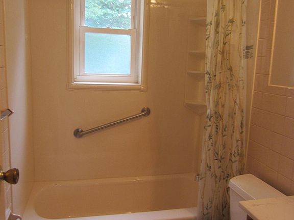 3rd image of 3592 Park Ave APT 2A