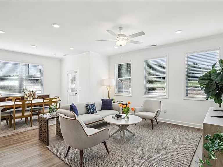 4052 Hillmont Ln — Photo 8
