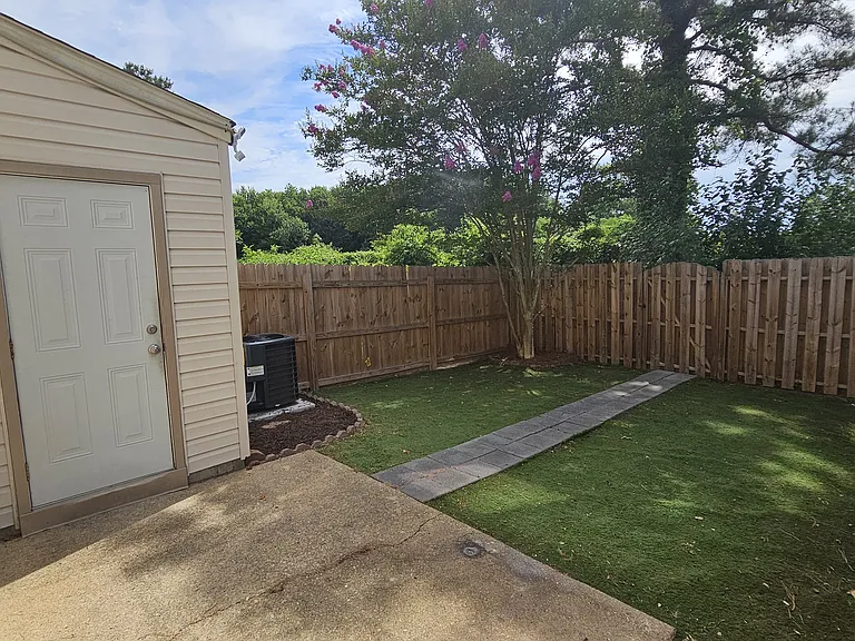 627 Creekside Ct — Photo 21