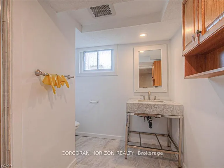 2300 Fountain St N — Photo 19