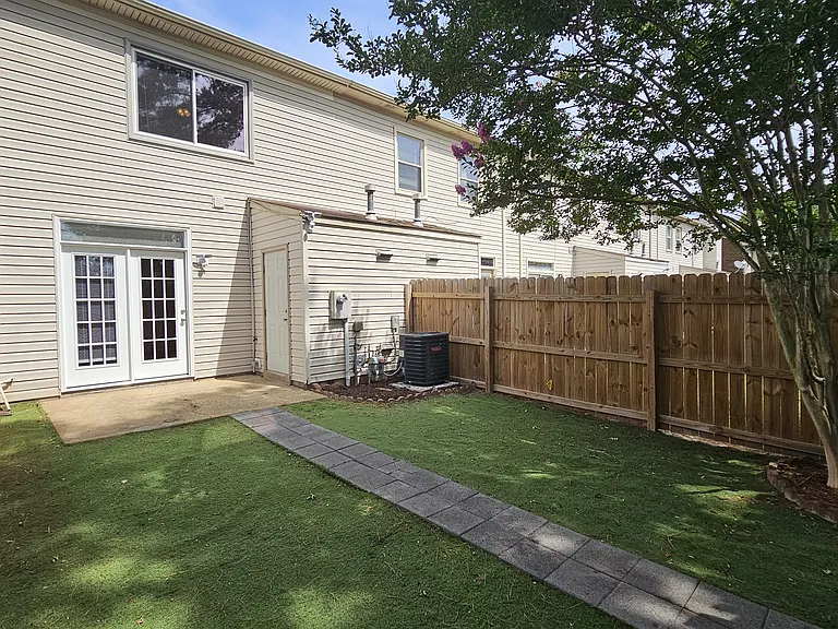 627 Creekside Ct — Photo 22