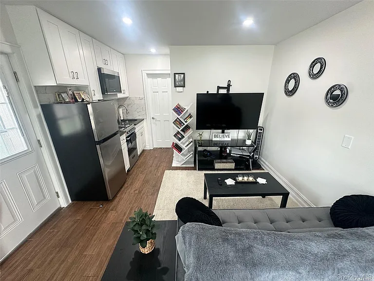 272 Lincoln Blvd — Photo 2