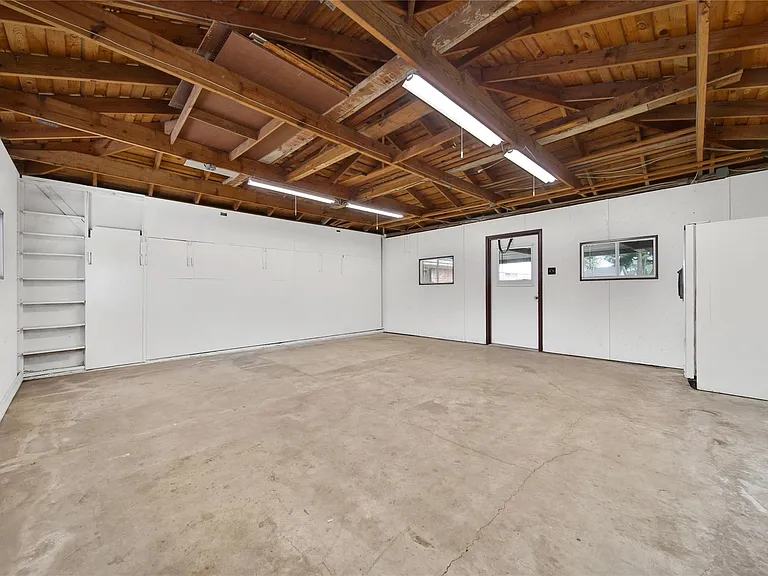 9411 Roos Rd — Photo 41
