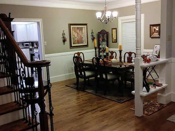 3rd image of 2204 Oakwood Ct