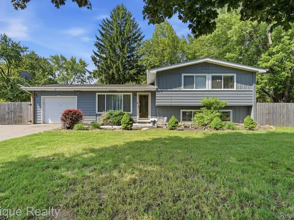 5370 Oaktree Ct, Flint, MI 48532
