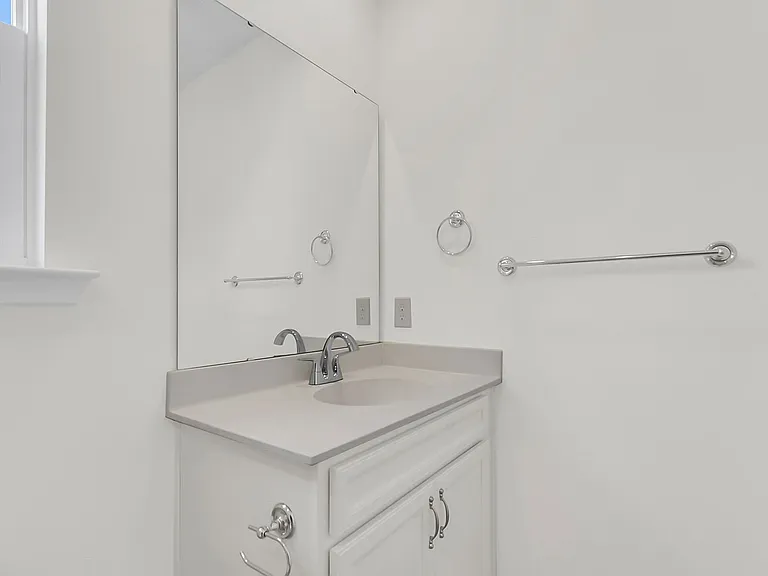 335 Chapman Cir — Photo 24