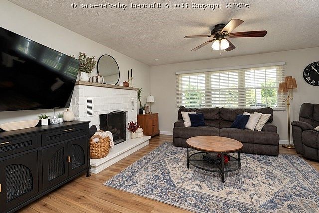 7th image of 51 Quenwood Ln