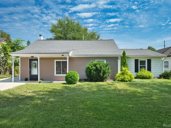 39280 Muffatt St, Harrison Township, MI 48045