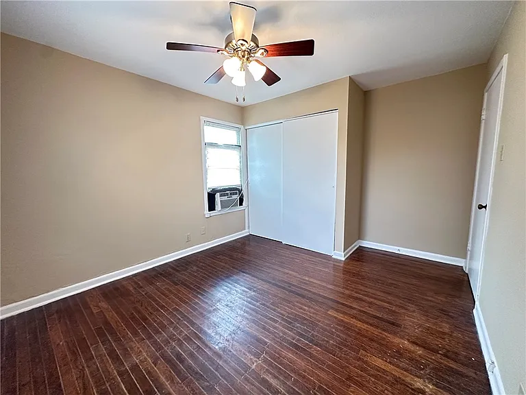 921 Oak St — Photo 23