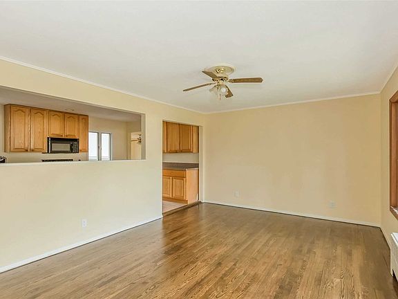 2nd image of 10 Sherwood Dr