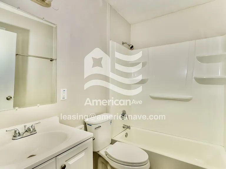 521926_013_wm_-_bathroom_13601827.jpg