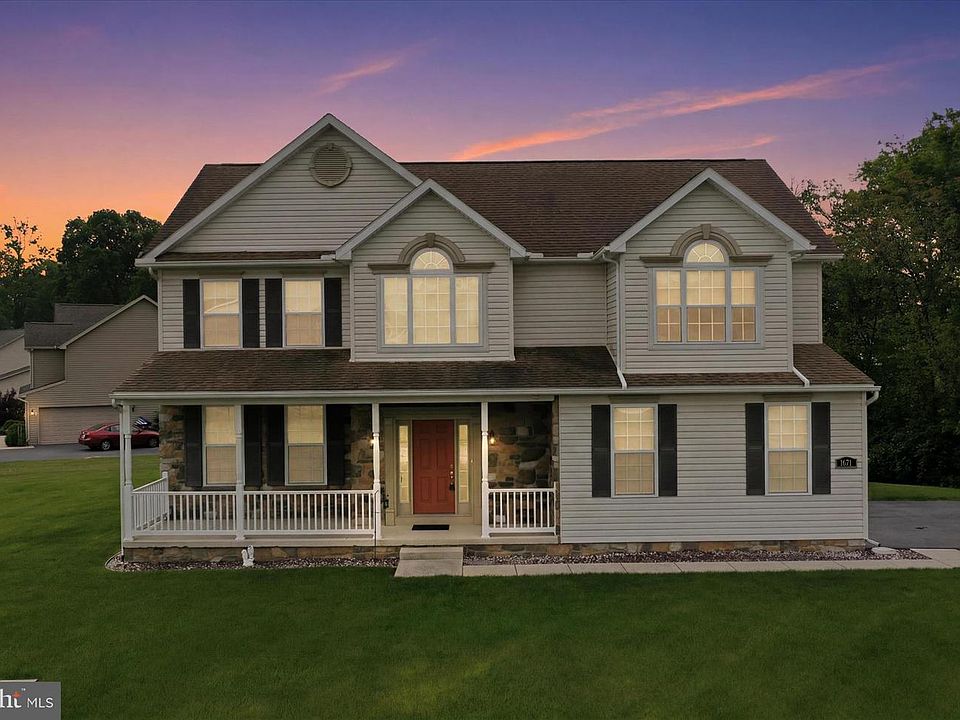 1st image of 1671 Raven Dr N #153