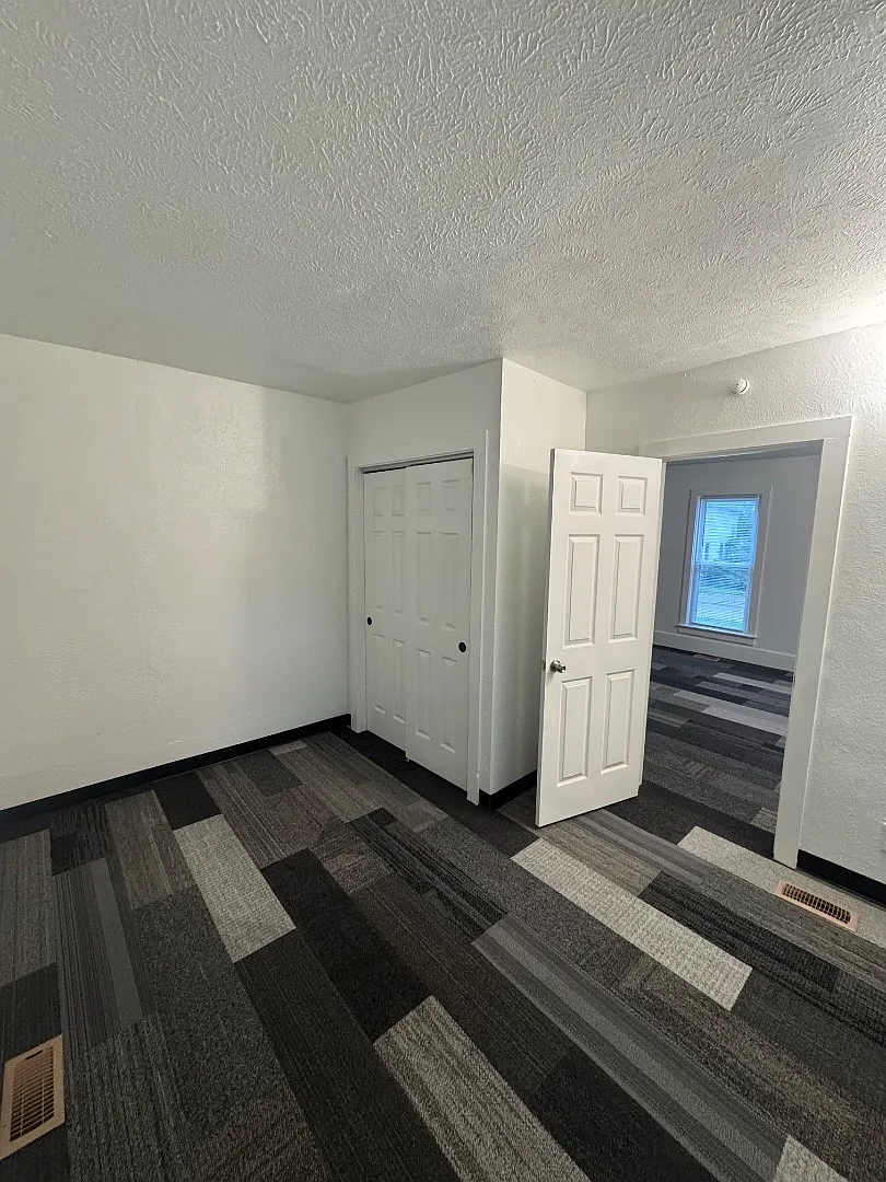 515 Center St — Photo 3
