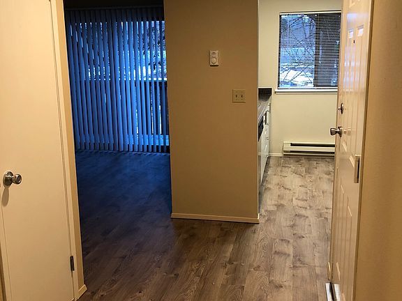 5th image of 137-7512 Bothell Way NE #137