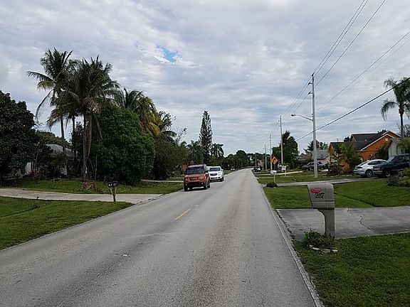 4th image of 2134 SE Floresta Dr