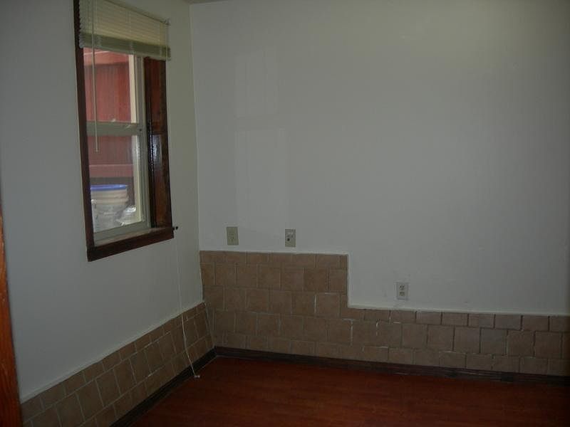 2nd image of 489 39th Ave