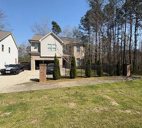 2nd image of 268 Oak Rd