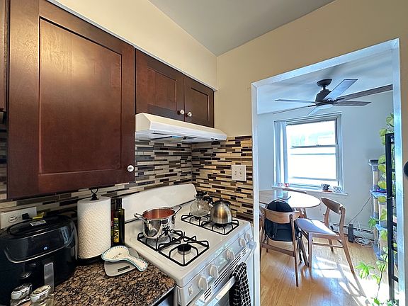 4th image of 3710 N Pine Grove Ave APT 413