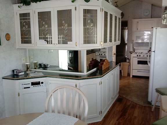 4th image of 37 Windward Dr