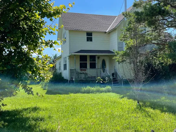 119 W 5th St, Gothenburg, NE 69138