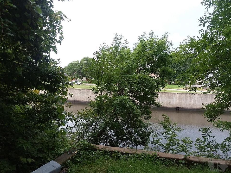 2nd image of 307 1st St SW