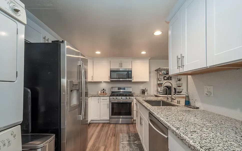 2 bed, 975 sqft, $1,200 — Photo 1
