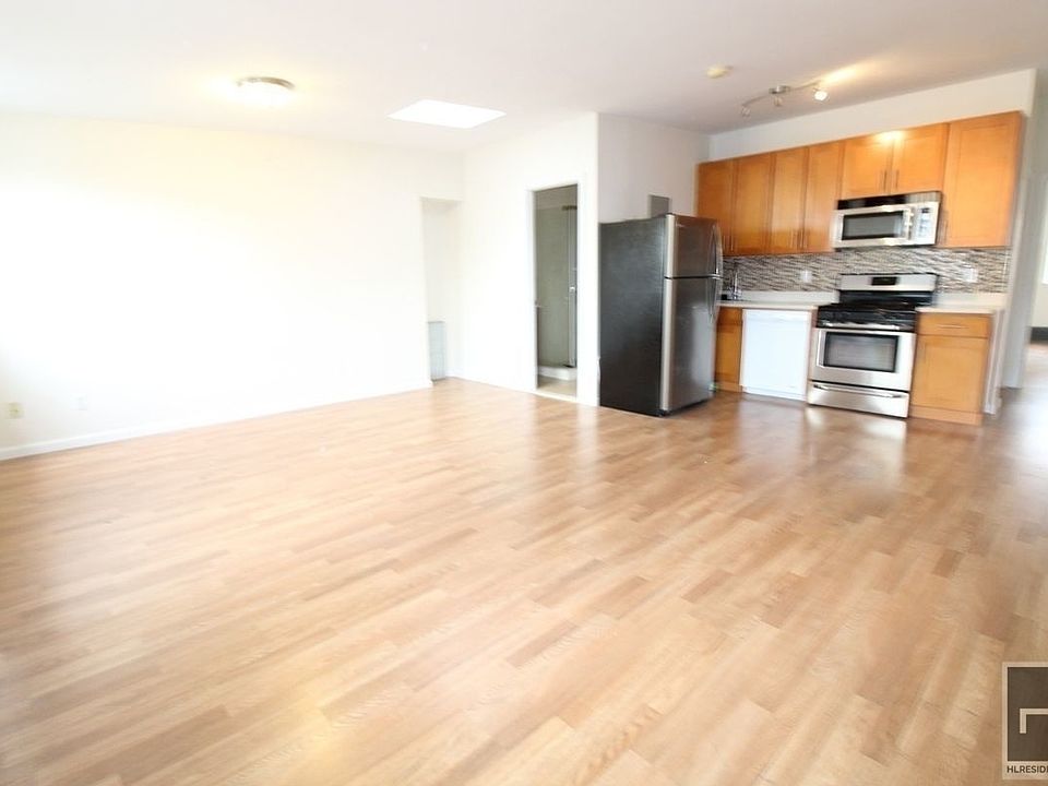 1st image of 212 Hoyt St #3R