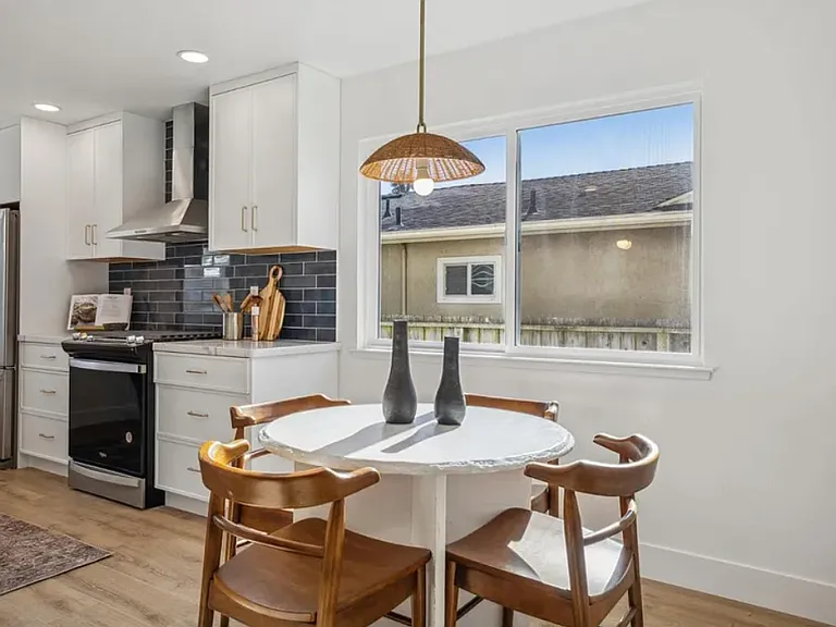 411 Beach Ave — Photo 4