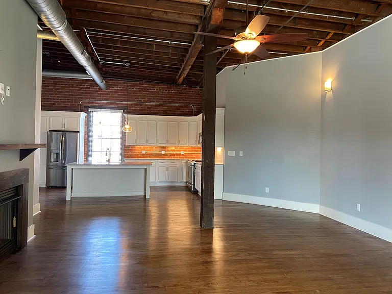 1200 Commerce St #2 — Photo 11