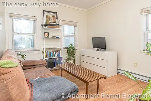 1105 Cambridge St Photo 1