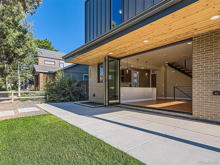 2605 W 40th Ave — Photo 2