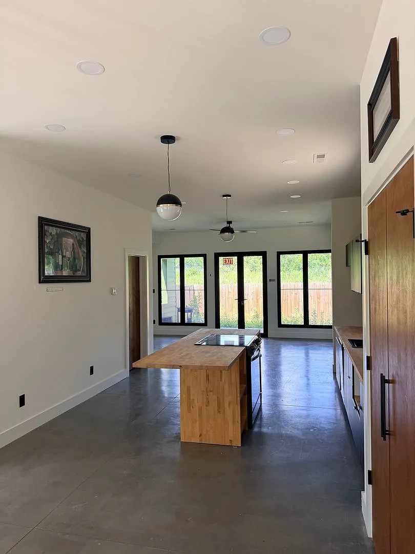 Contemporary Modern Living in North Knoxville! 37917 - 3 Bedroom, 2. — Photo 2