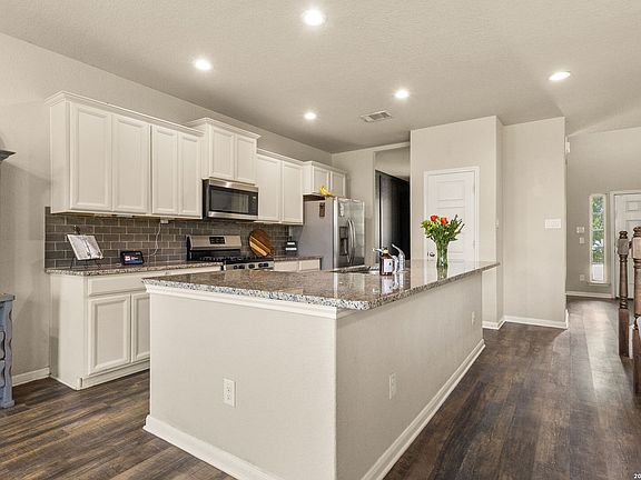 3rd image of 410 MOONVINE WAY