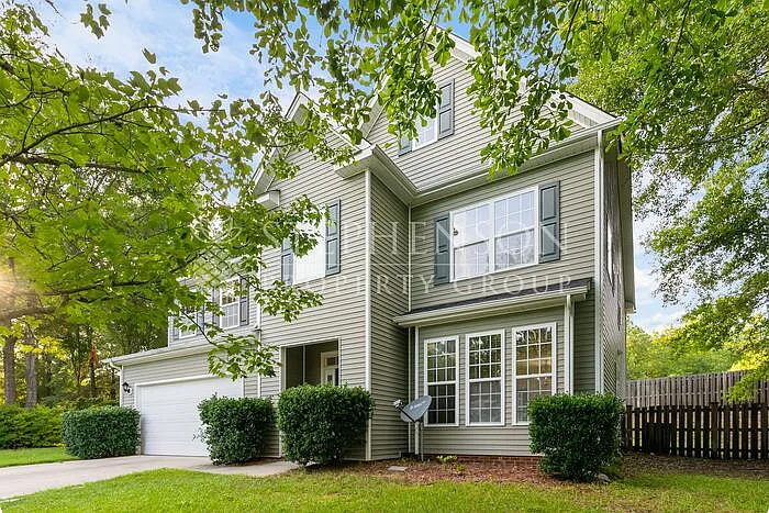405 Abbeydale Way — Photo 3