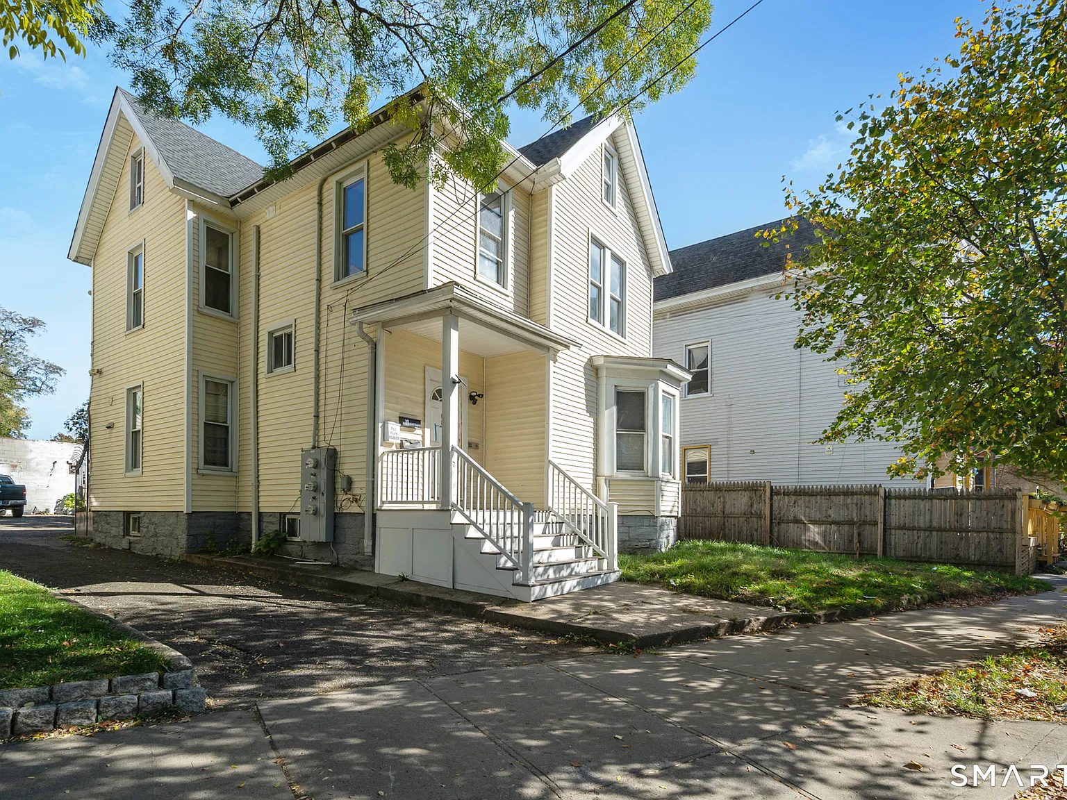 3 bed, 1.0 bath, 1250 sqft, $2,500 — Photo 1