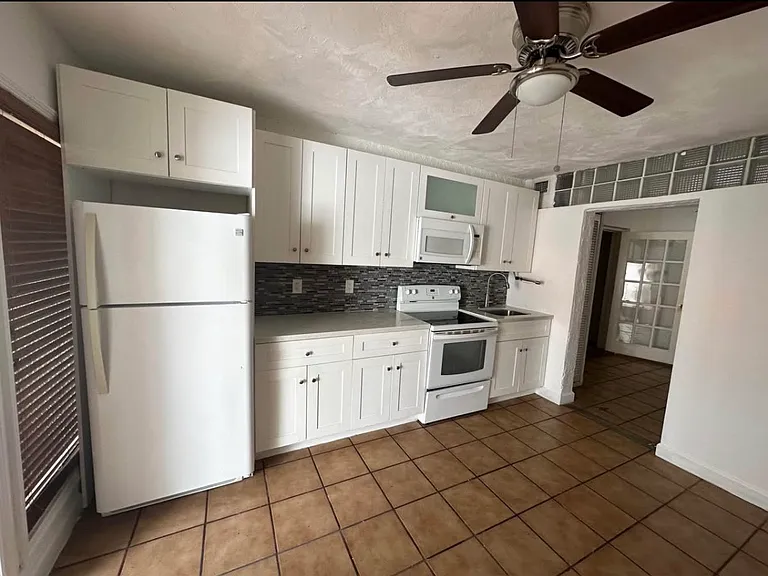225 SW 99th Ave #1 — Photo 1
