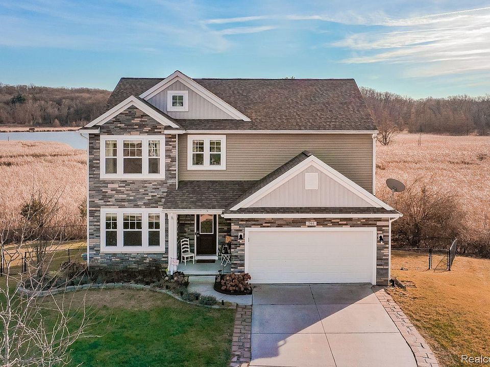 1st image of 795 Hidden River Dr