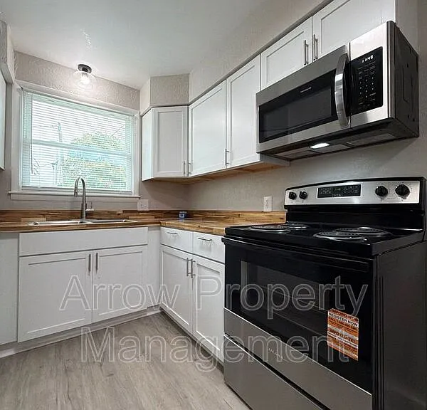 704 N 26th St #1 — Photo 4