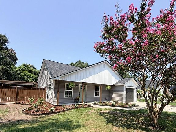 3rd image of 1179 Landsdowne Dr