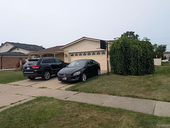 3rd image of 27072 Simone St