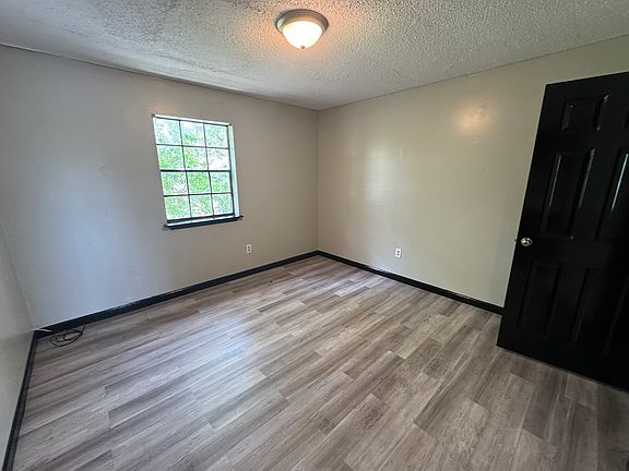 3rd image of 116 Vieux Orleans Cir APT D